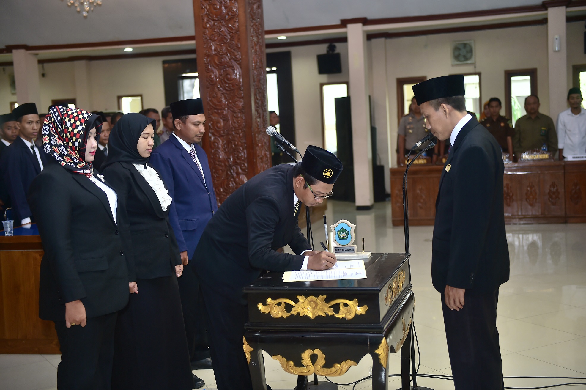 Ketua KPU Lamongan Imam Ghozali saat acara pelantikan PPK tambahan (foto:Totok/ngopibareng.id)