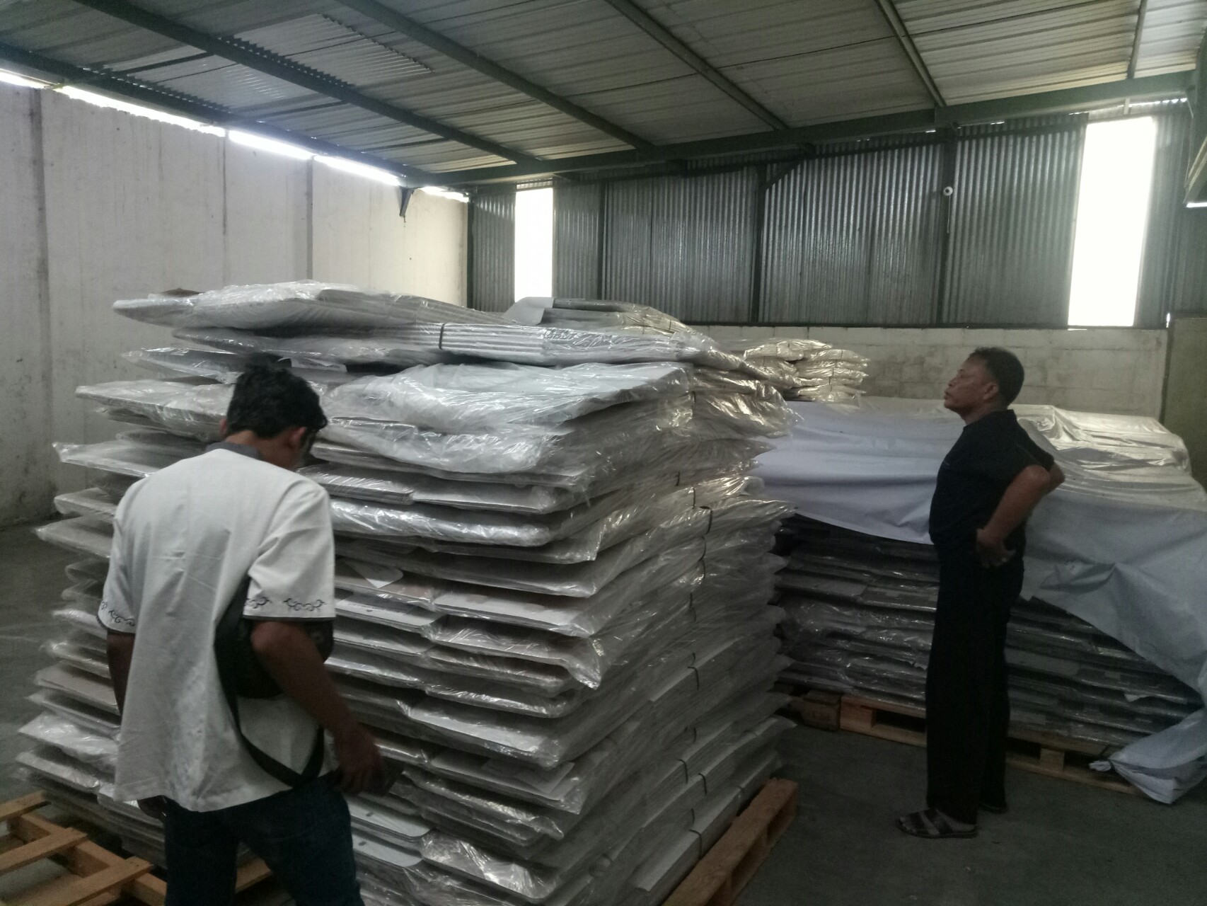 Suasana Gudang Penyimpanan Logistik Pemilu KPU Kota Malang.