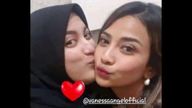 Vanessa Angel pernah memusuhi Jane Shalimar.