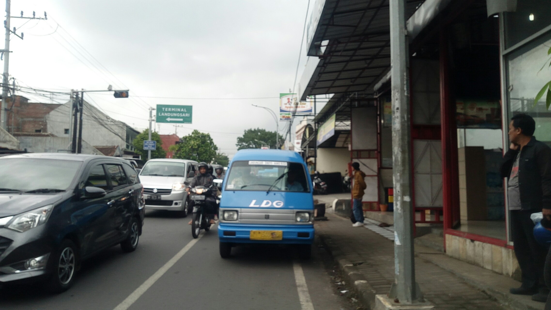 Ilustrasi angkot di Kota Malang. (Foto: Umar/ngopibareng.id)