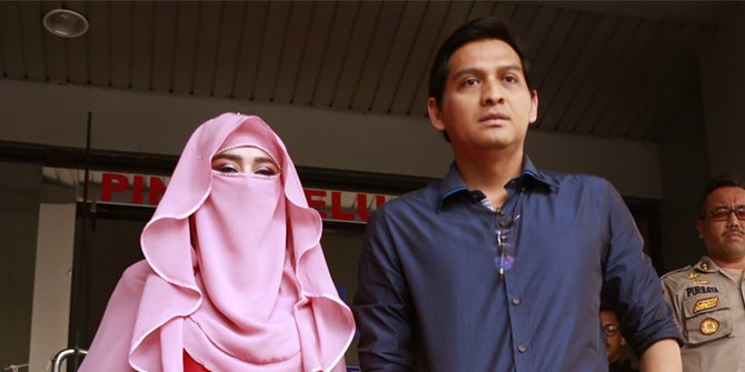 Tiara Dewi bersama mantan suami, Lucky Hakim.