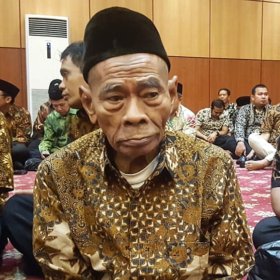 Mbah Parno janji setia pada Masjid Istiqlal hingga akhir hayat. (Foto: Asmanu/Ngopibareng) Mbah Parno janji setia pada Masjid Istiqlal hingga akhir hayat. (Foto: Asmanu/Ngopibareng)