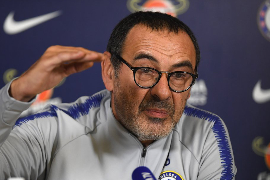 Maurizio Sarri cemas karena eksekutif klub belum memenuhi keinginannya mendaratkan pemain baru di Stamford Bridge. (Foto: 