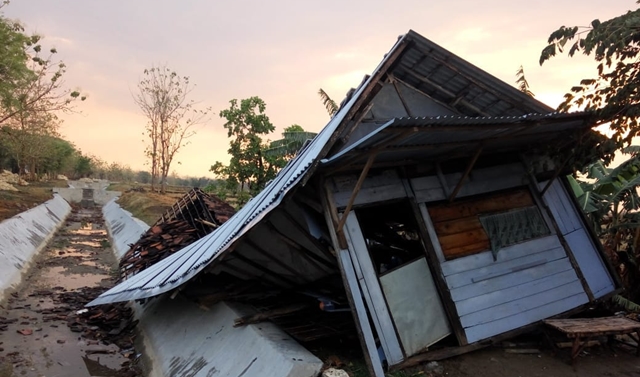 Korban puting beliung. (foto: ngopibareng.id)