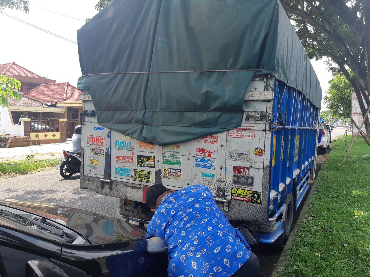 Truk berisi tembakau ilegal. (Foto: Istimewa)