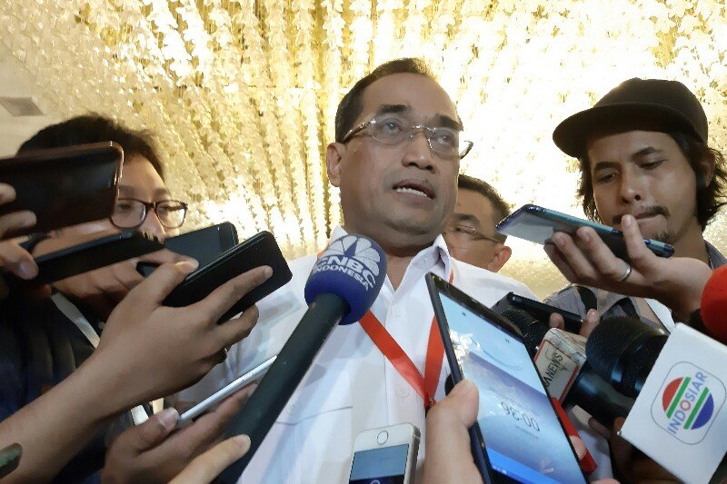 Menteri Perhubungan Budi Karya Sumadi saat menghadiri Seminar dan Dialog Nasional "Kesiapan Tenaga Kerja Indonesia" di Jakarta, Senin (14 Januari 2019. (Foto: Antara/Aji Cakti)