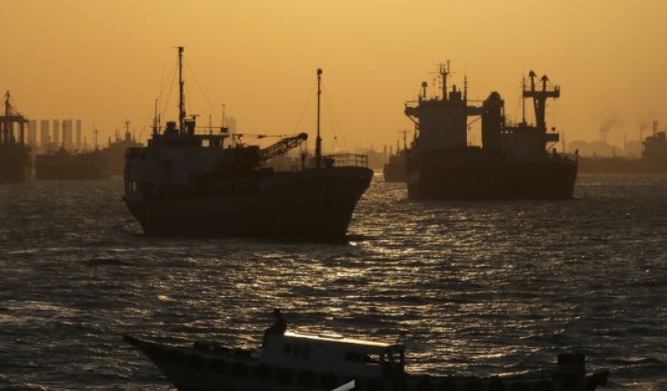 Sejumlah kapal sandar di Pelabuhan Tanjung Perak Surabaya. (Foto: dok/antara)