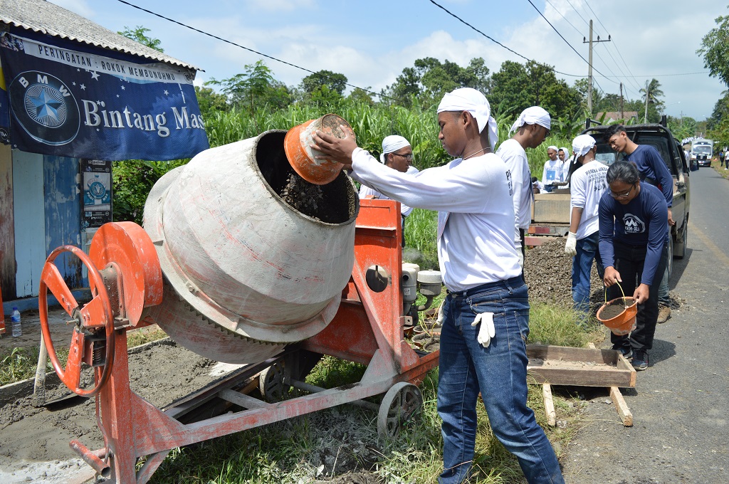 Peserta KKM ke-41 Di Desa Ketindan Kabupaten Lawang. (Foto: Humas UB)