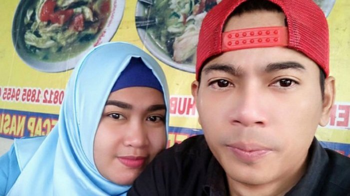 Aris Idol dan istri, Rosilia Octo Fany.
