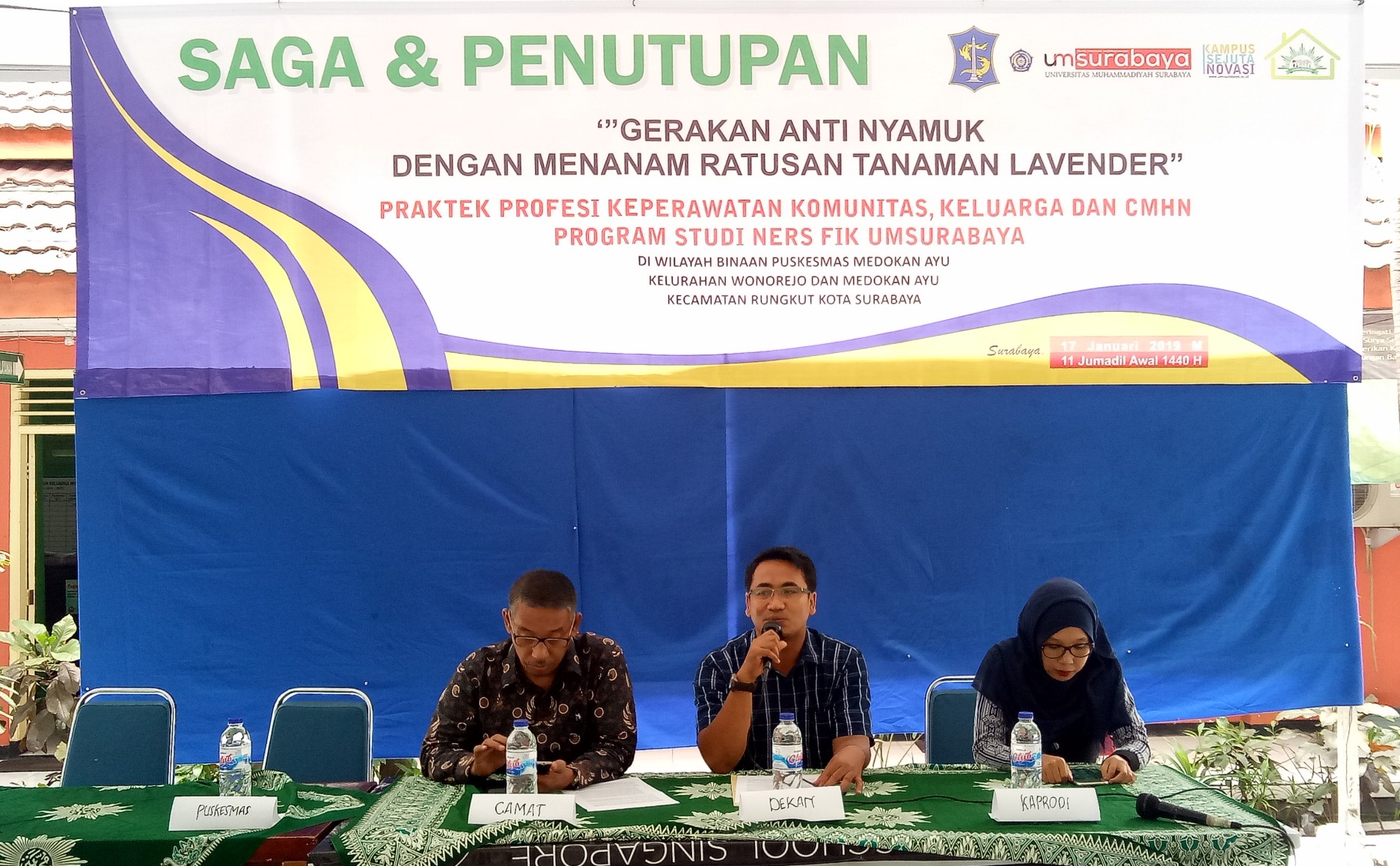 Dekan Fakultas Ilmu Kesehatan UMS, Mundakir, memberi sambutan pada penutupan program penanaman bunga lavender di Kelurahan Wonorejo, Surabaya, Kamis, 17 Januari 2019. (Foto:Pita/ngopibareng.id)