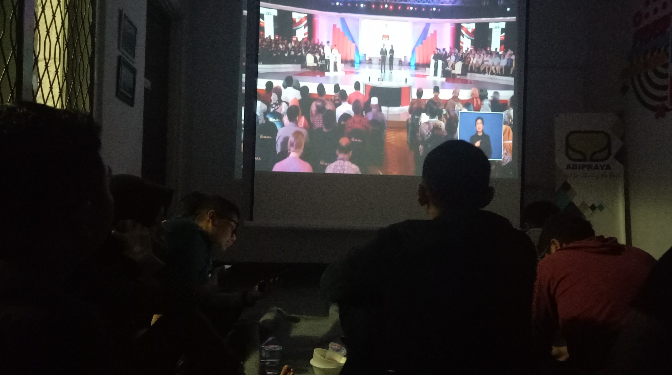 Suasana Nobar Omah Jaman Now. (Foto: Pita/ngopibareng.id)