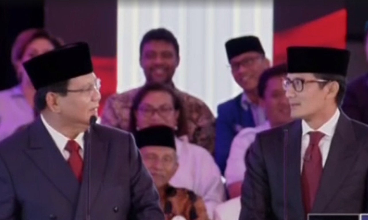 Capres-cawapres Prabowo-Sandiaga saat debat. (foto: rep/ngopibaren.id)