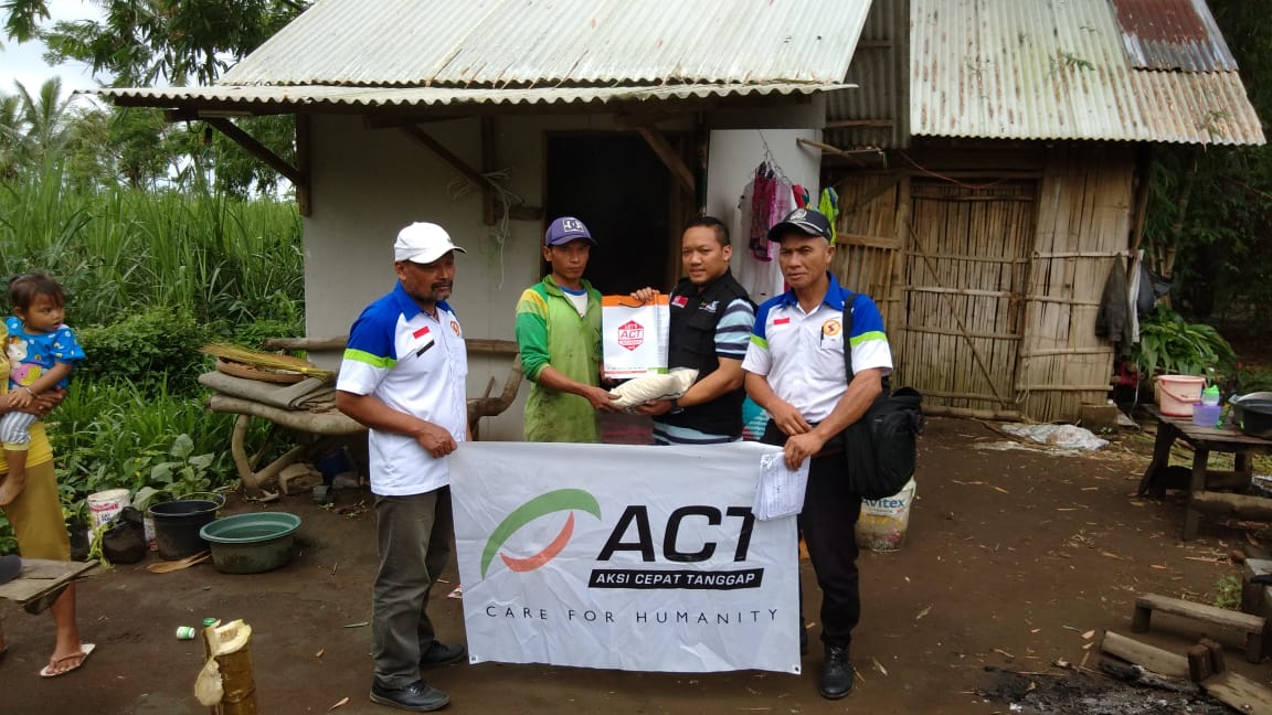 Pemberian bantuan ACT. (Foto: ACT)