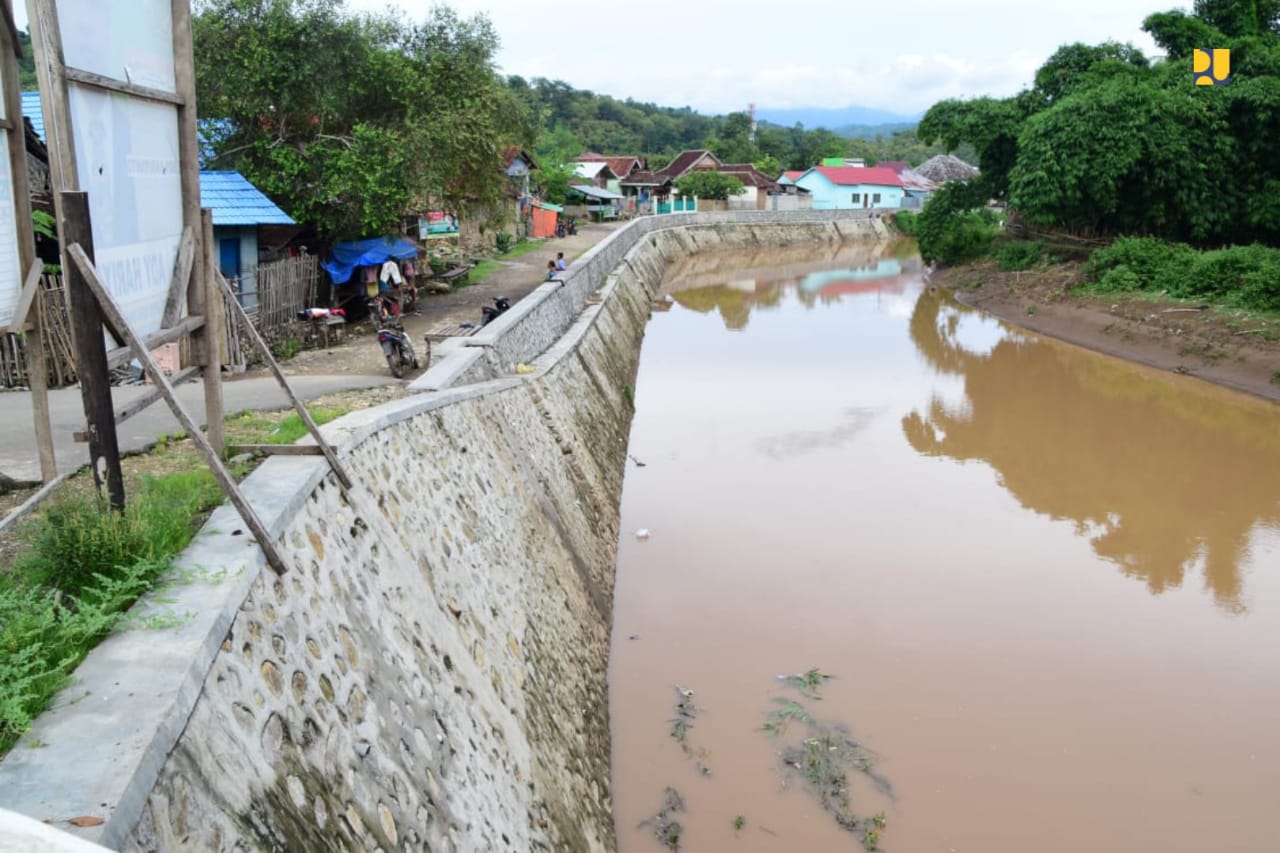 Sungai-sungai di Bima, NTB yang dinormilisasi Kementerian PUPR untuk mengantisipasi bencana banjir. (Foto: Birkom Kementerian PUPR)