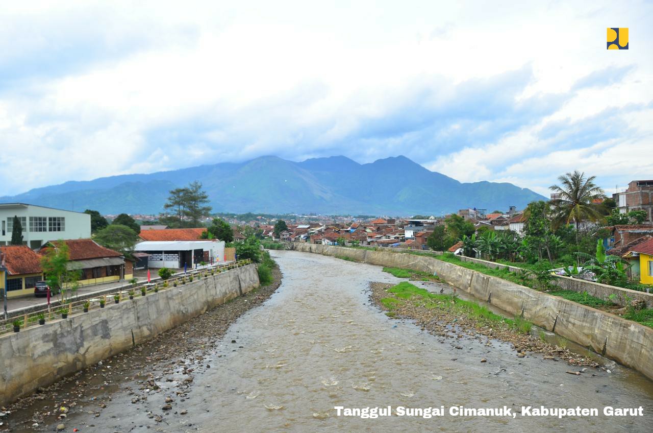 Sungai Cimanuk di Kabupaten Garut