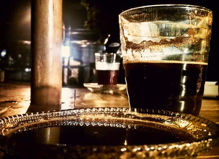 Warkop dengan kopi hitam yang selalu istimewa. (Foto:Istimewa)