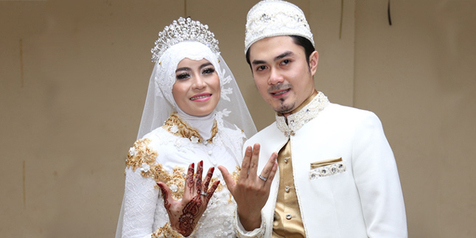 Cinta Penelope dengan mantan suami, Dony Hermawan.