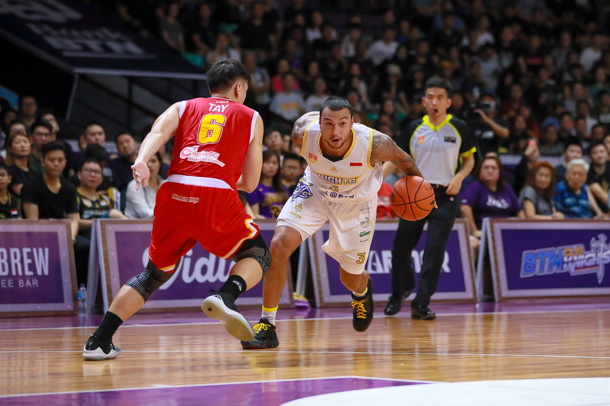 CLS Knights Indonesia kalahkan Singapore Slingers dengan skor 89-74, di GOR Kertajaya, Surabaya, Minggu 20 Januari 2019. (foto: Istimewa)