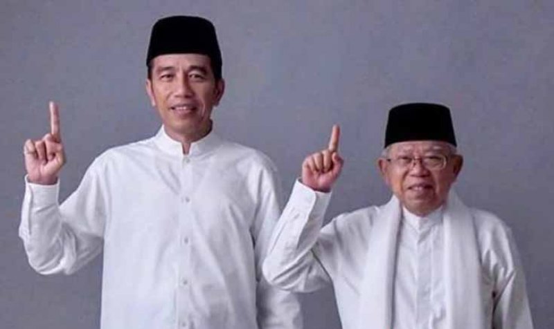 Capres-cawapres nomor urut 01, Joko Widodo-KH Ma'ruf Amin, dengan pakaian rakyat yang sederhana. (Foto: Dokuemntasi TKN Jokowi-Ma'ruf)