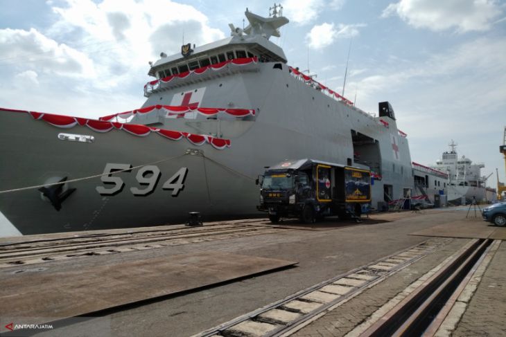 Kapal perang rumah sakit, KRI Semarang saat serah terima di PT PAL Indonesia. (Antara Jatim/A Malik Ibrahim)