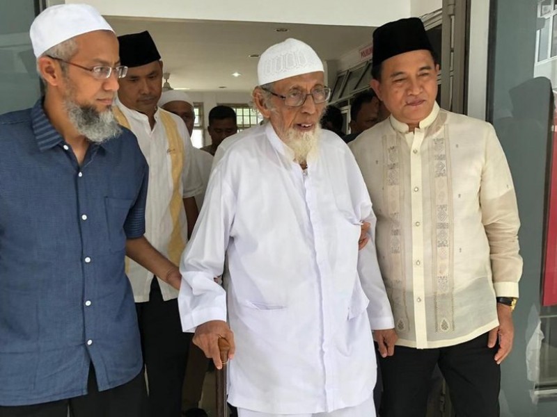 Abubakar Ba'asyir bersama dengan Yusril Ihza Mahendra. (Foto: Istimewa)