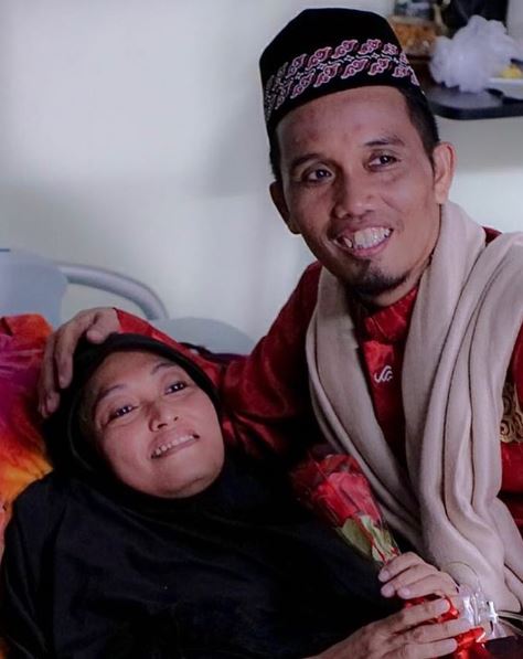 Kenangan Ustadz Maulana bersama istri tercinta, Nuraliyah Ibnu Hajar atau biasa disapa Umi Naura.