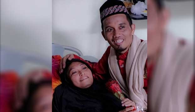 Kenangan Ustadz Maulana bersama mendiang istri, Nuraliyah Ibnu Hajar, atau biasa disapa Umi Naura.