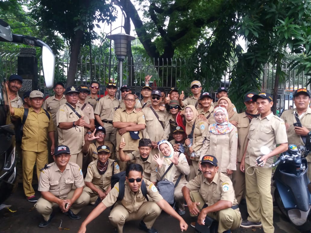 Perangkat desa di Lamongan saat turun di Jakarta (Foto:istimewa/ngopibareng.id)