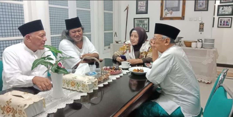 KH Ahmad Muwafiq bersama Pengasuh Pesantren Tebuireng Jombang KH Salahuddin Wahid dan KH Abdul Hakim Mahafudz. (Foto: ppti for ngopibareng.id)