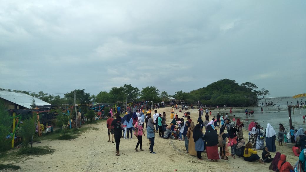 Gelombang tinggi pengunjung WPK diharapkan waspada (Foto:Totok/ngopibareng.id)