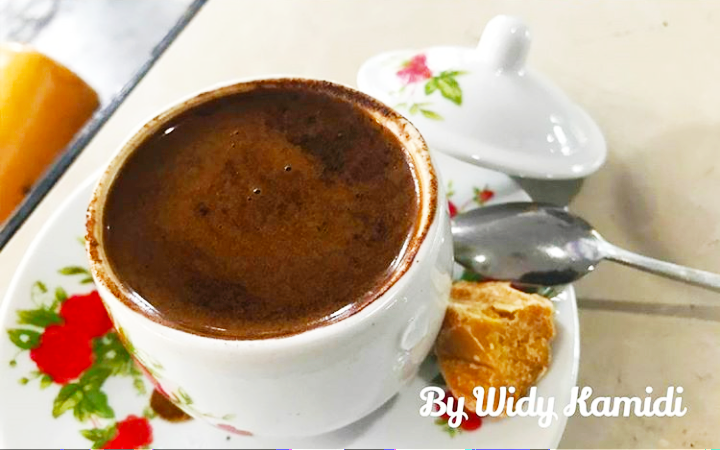 Kopi blend dengan teknik seduh kopi tubruk. (Foto:Hasan Bisri/ngopibareng.id)