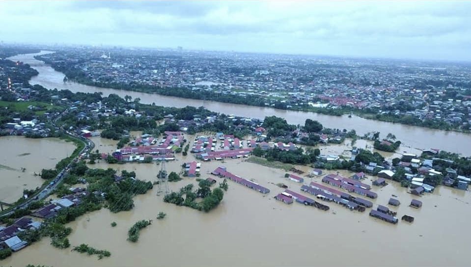 Kawasan Kota Makassar digenangi banjir (23/1). (Foto: BNPB)