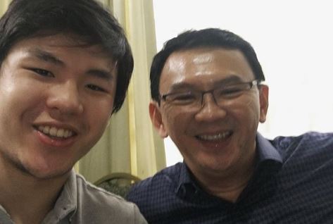 Basuki Tjahaja Purnama (BTP) bersama putra pertamanya, Nicholas Sean Purnama, usai bebas dari Rutan Mako Brimob, Kamis 24 Januari 2019. (Foto: Instagram @nachoseann).