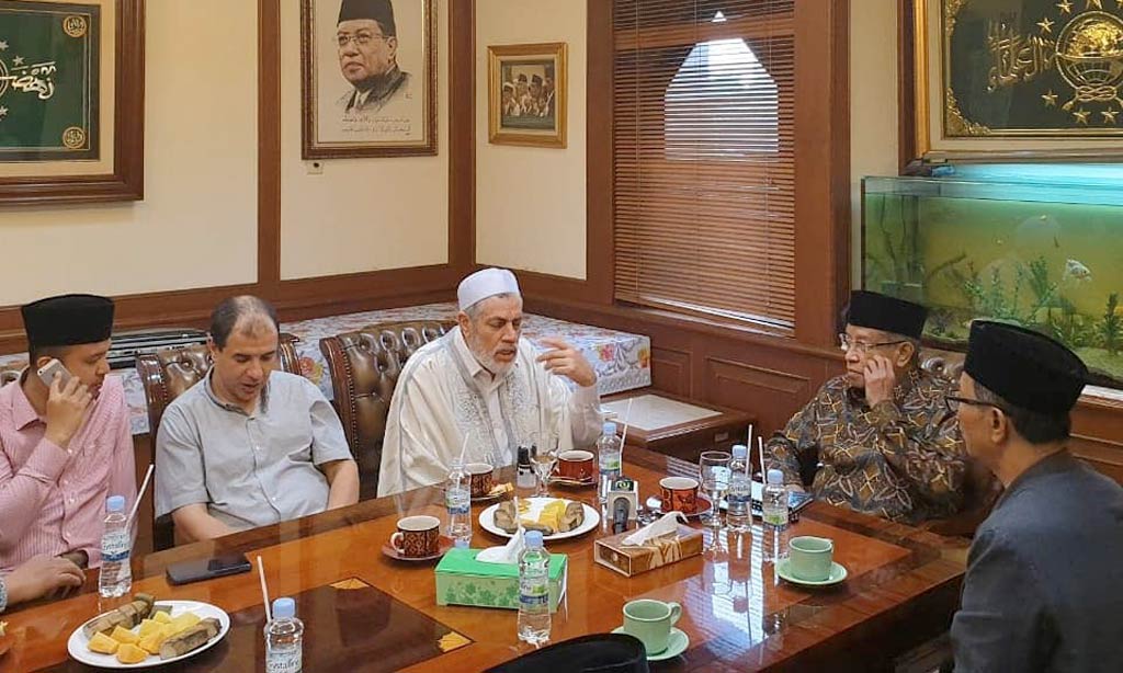 Rektor Universitas Ez-Zitounah bersama KH Said Aqil Siroj. (Foto: nu for ngopibareng.id)