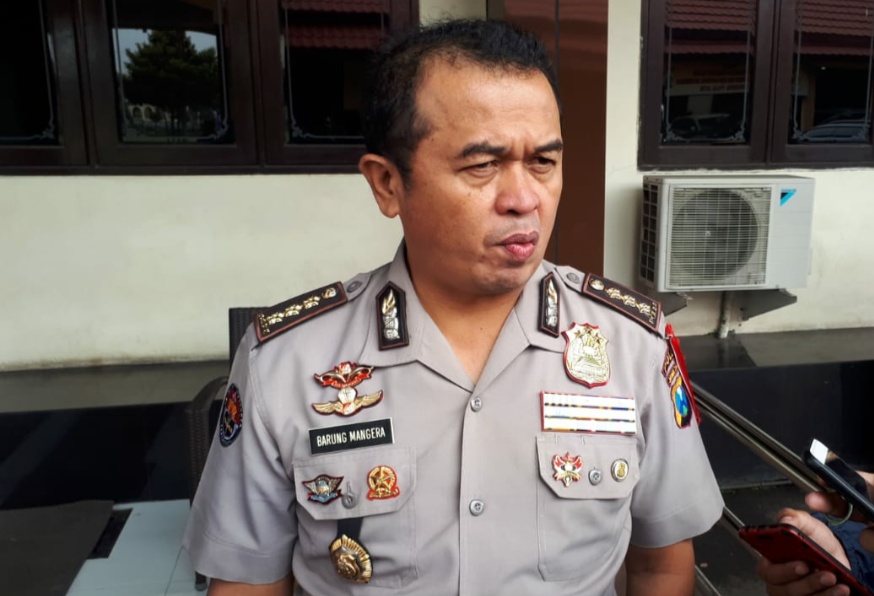 Kabid Humas Polda Jatim, Kombes Pol Frans Barung Mangera (Foto:Roesdan/ngopibareng.id)