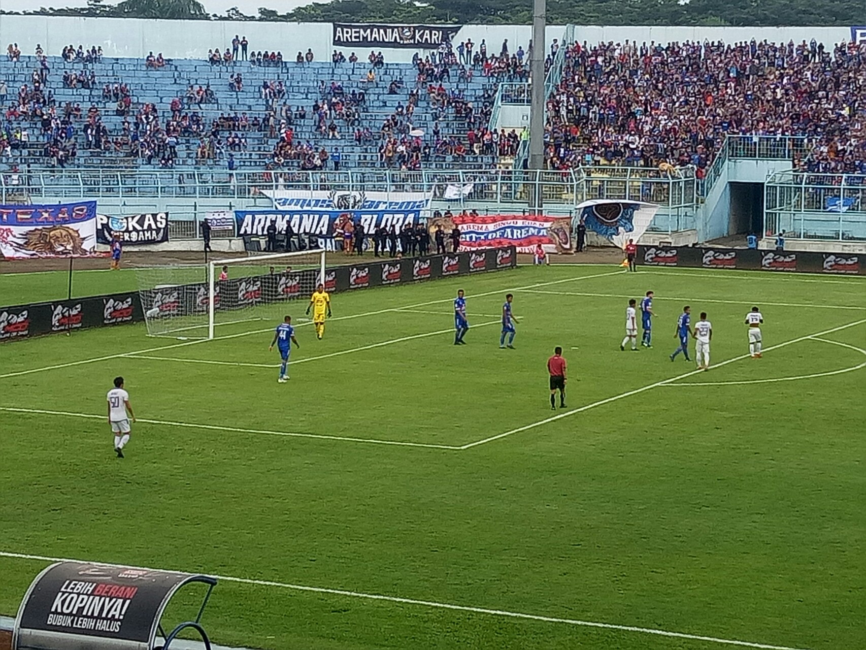 Arema vs Persita. (Foto: Umar Alfa/ngopibareng.id)