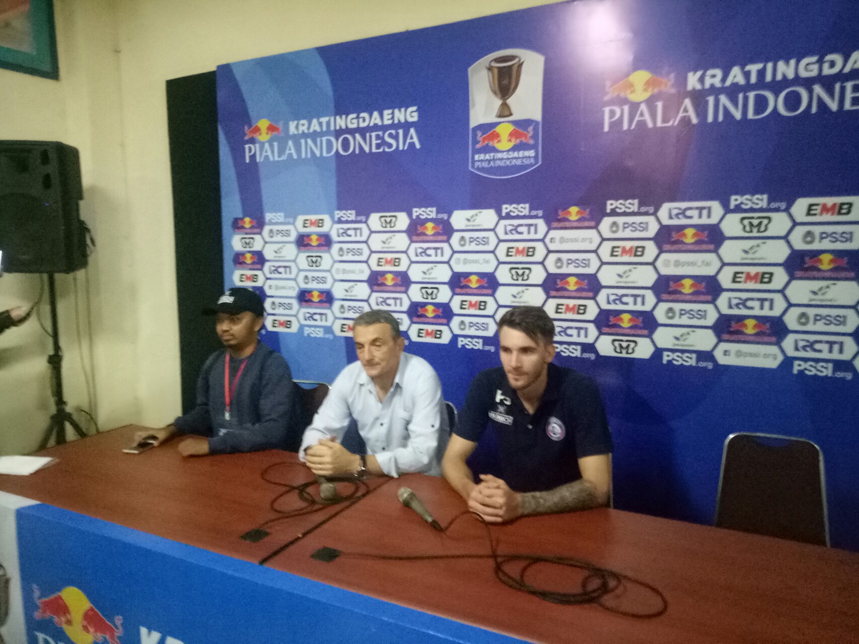 Pelatih Arema FC, Milomir Seslija (tengah). (Foto:istimewa)