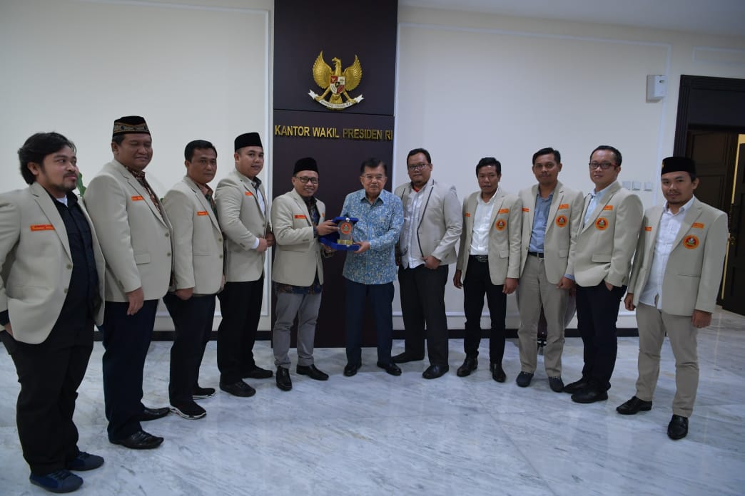 Pemuda Muhammadiyah lakukan silaturahim ke Wakil Presiden Jusuf Kalla. (Foto: md for ngopibareg.id)