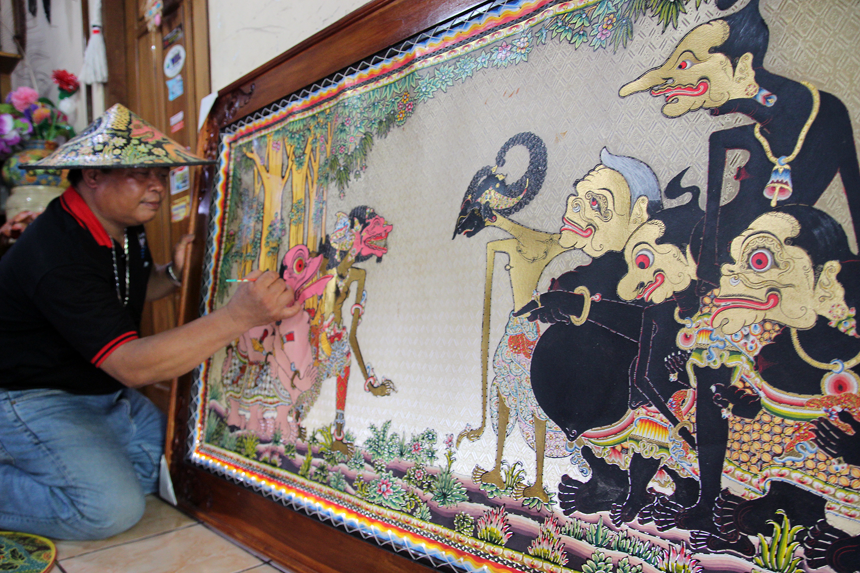 Wayang kini lebih sering hidup dalam lukisan. (Foto:WidiKamidi/ngopibareng.id)