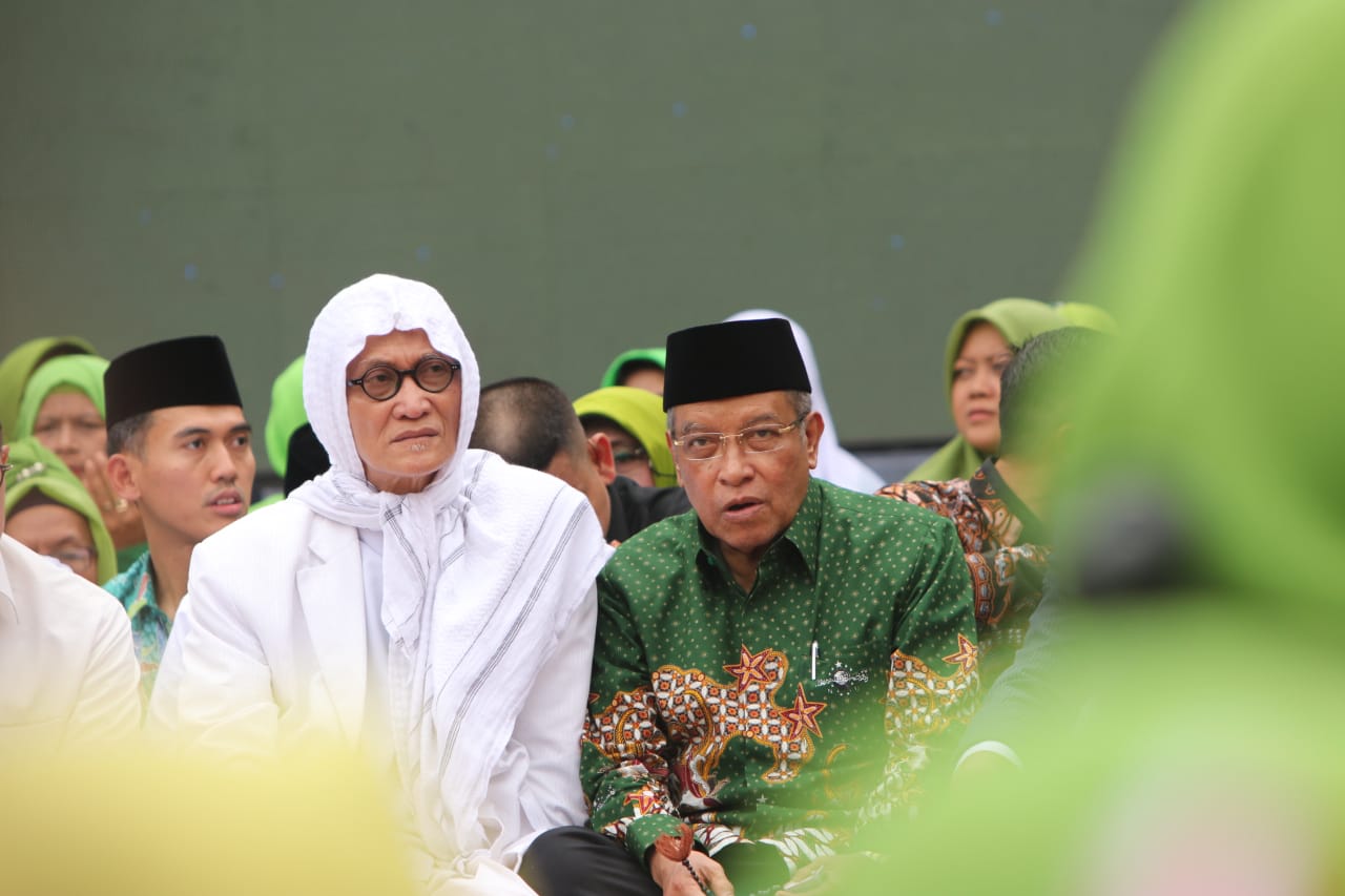 Ketua Umum PBNU KH Said Aqil Siroj, bersama KH Miftachul Akhyar saat menghadiri acara Harlah ke-73 Muslimat NU di Jakarta. (Foto: nu for ngopibareng.id)