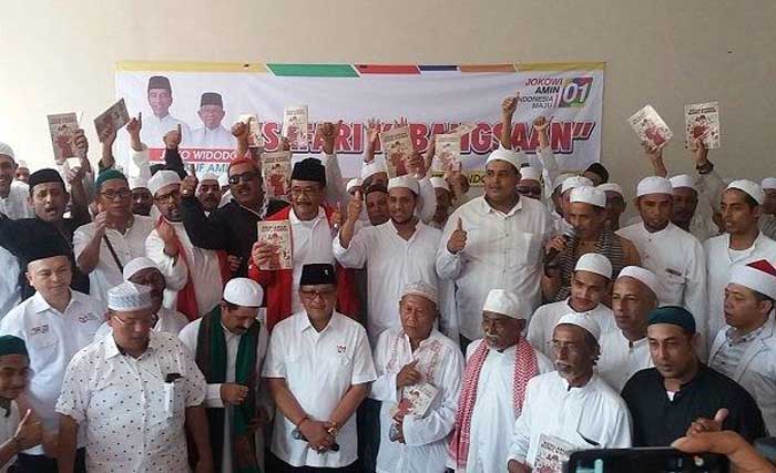 Deklarasi anggota Rabithah Alawiyah Bondowoso untuk pasangan Jokowi-Ma'ruf Amin, Minggu lalu. (Foto:Tribun)