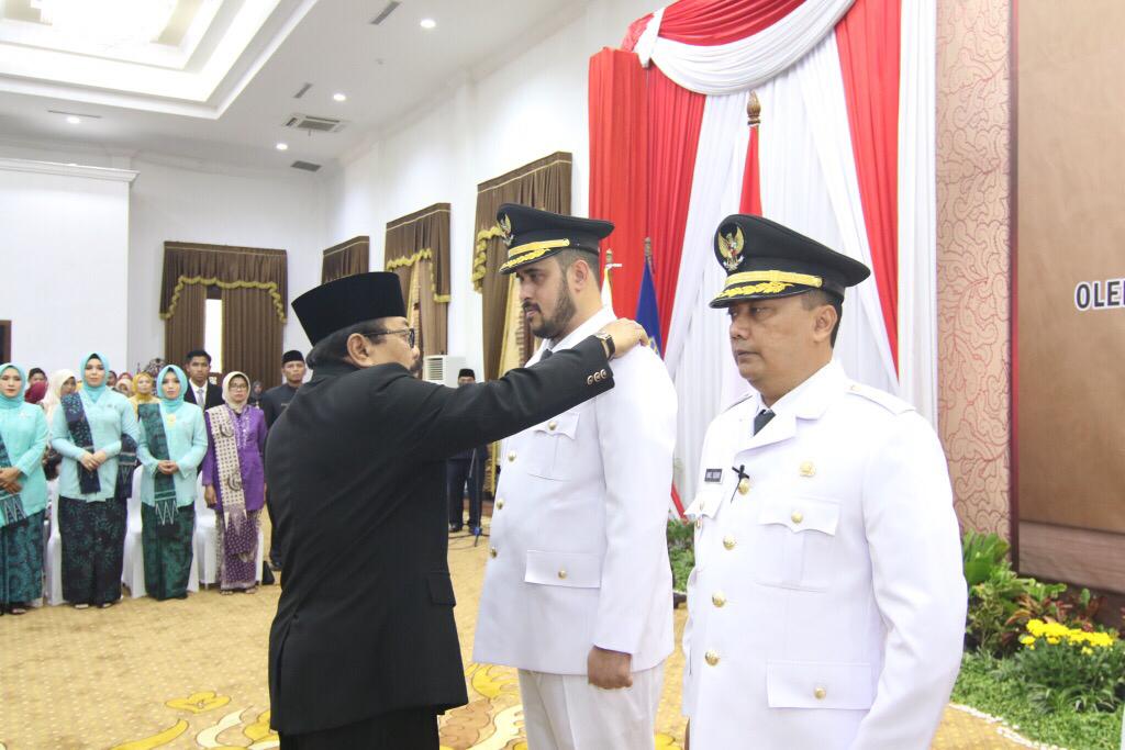 Gubernur Jawa Timur Soekarwo (Pakde Karwo) melantik Wali Kota dan Wakil Wali Kota Probolinggo serta Bupati dan Wakil Bupati Sampang dengan masa jabatan 2019-2024 di Gedung Negara Grahadi Surabaya, Rabu, 30 Januari 2019. (Foto: Farid/ngopibareng.id) 