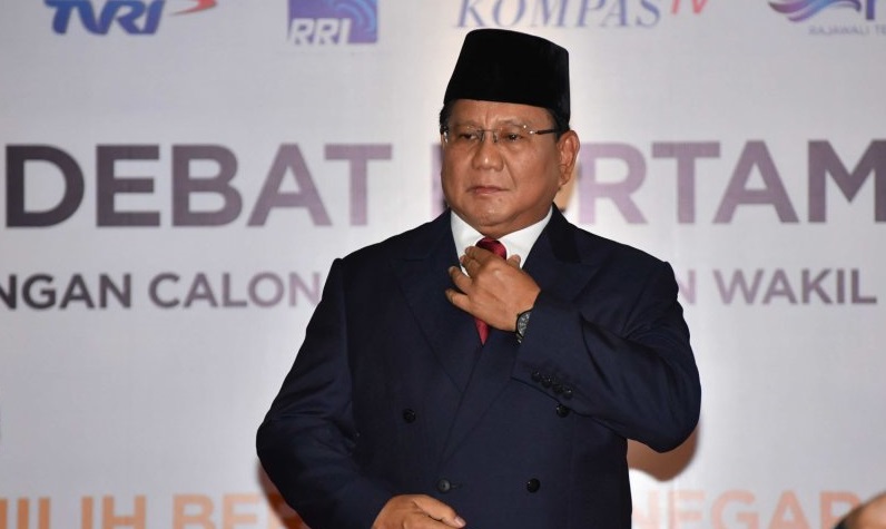 Capres nomor urut 02 Prabowo tiba untuk mengikuti debat pertama Pilpres 2019, di Hotel Bidakara, Jakarta, Kamis 17 Januari 2019. Debat pertama yang diikuti pasangan capres-cawapres nomor urut 01 Joko Widodo dan Ma'ruf Amin serta pasangan nomor urut 02 Prabowo dan Sandiaga Uno tersebut mengangkat tema Hukum, HAM, Korupsi, dan Terorisme. (Foto: Antara/Aprillio Akbar)