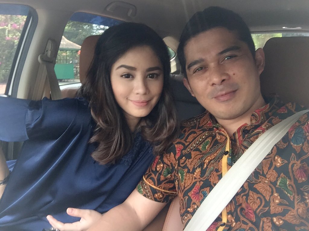 Saphira Indah bersama sang suami, Rico Hidros Daeng.