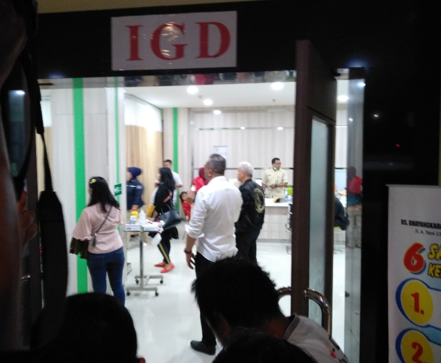 Suasana IGD RS Bhayangkara saat Vanessa menjalani perawatan karena sakit maag, Rabu, 30 Januari 2019 malam. (Foto: Roesdan/ ngopibareng.id)