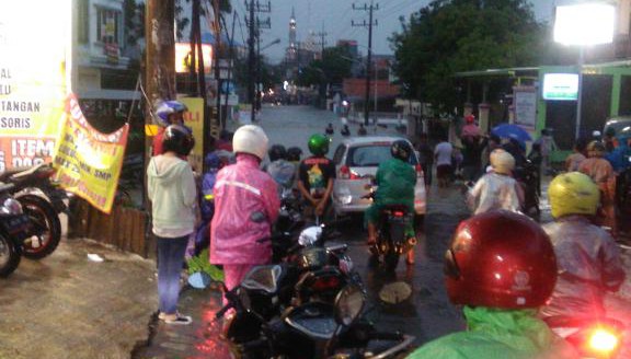 Banjir di kawasan Surabaya Barat. (Foto: Istimewa) 