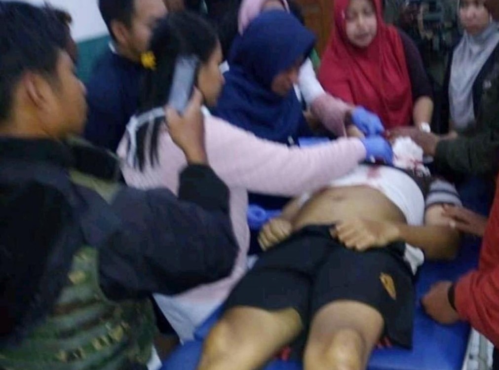 Sugeng Effendi saat mendapat perawatan di rumah sakit di Kota Mulia, Puncak Jaya, Papua. (Foto: Istimewa/ngopibareng.id)