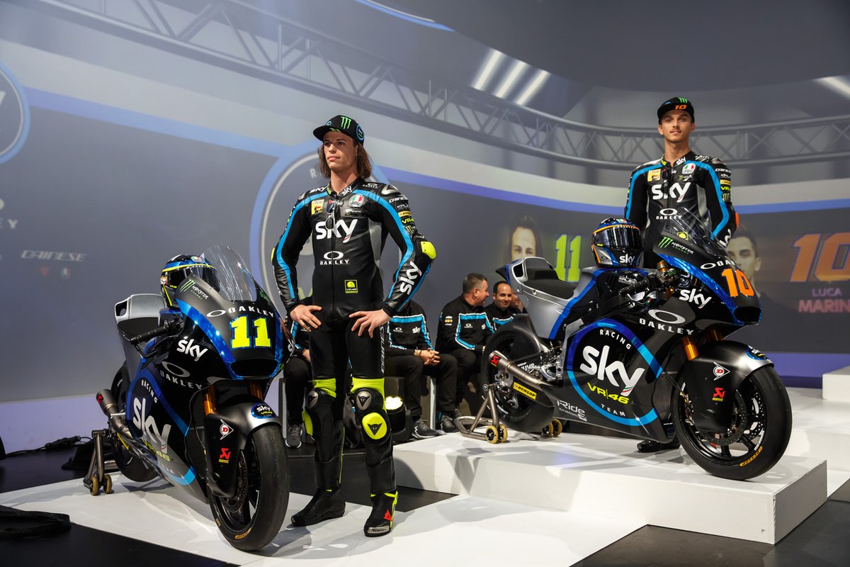 Dua pembalap Sky Racing VR46, Colo Bulega dan Luca Marini saat launching tim 2019 di Milan, Jumat 1 Februari 2019. (Foto: Twitter/@Sky RacingTeam)