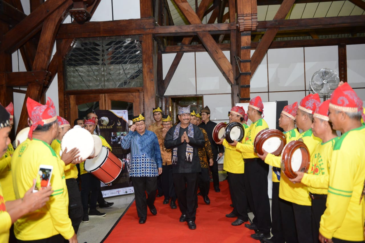 Menpar Arief Yahya hadir memeriahkan Sewu Kelir Blambangan. (Foto:Istimewa/Ukawangi)