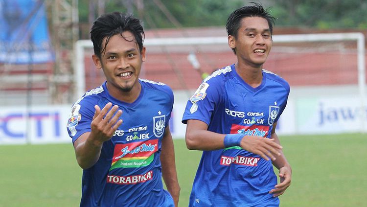 Pemain PSIS Semarang Bayu Nugroho (kiri) & Septian David Maulana (kanan). (Foto: Antara)